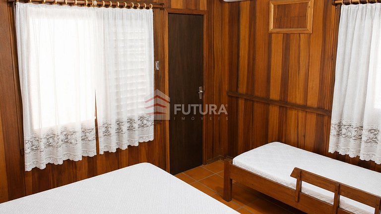 Aluguel de Temporada em Bombinhas – Casa com 4 quartos LC114