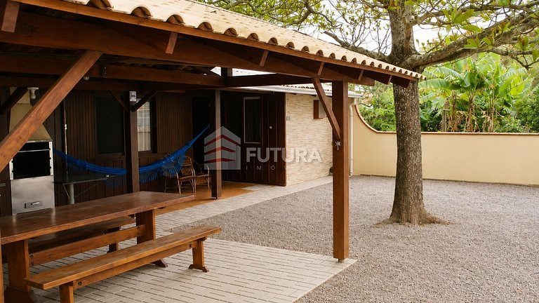 Aluguel de Temporada em Bombinhas – Casa com 4 quartos LC114