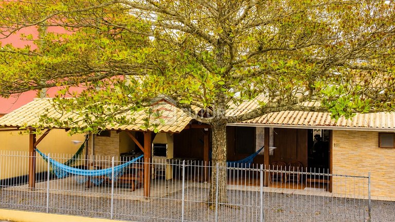 Aluguel de Temporada em Bombinhas – Casa com 4 quartos LC114