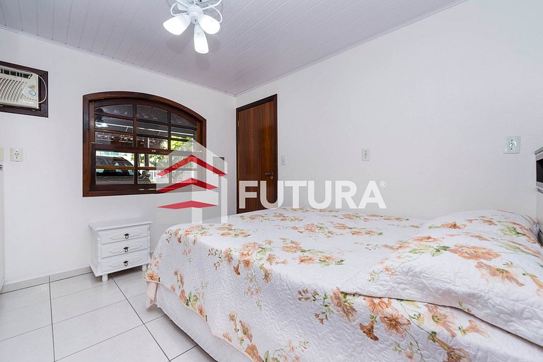 Casa para aluguel de temporada  em Bombas/Bombinhas - SC