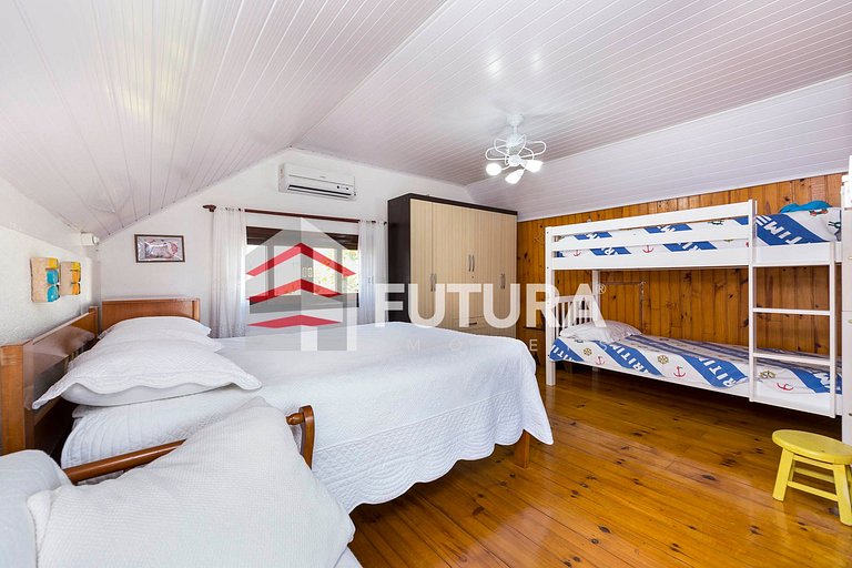 Casa para aluguel de temporada  em Bombas/Bombinhas - SC