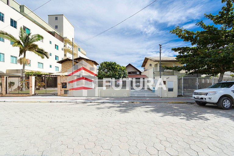 Casa para aluguel de temporada  em Bombas/Bombinhas - SC