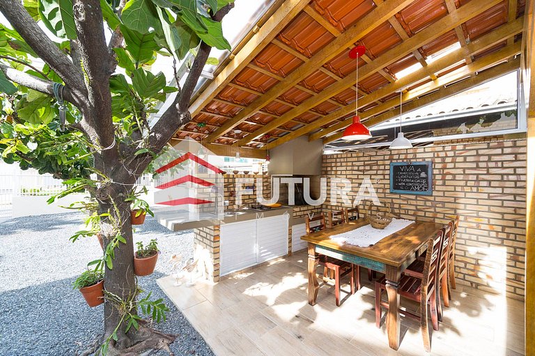 Casa para aluguel de temporada  em Bombas/Bombinhas - SC