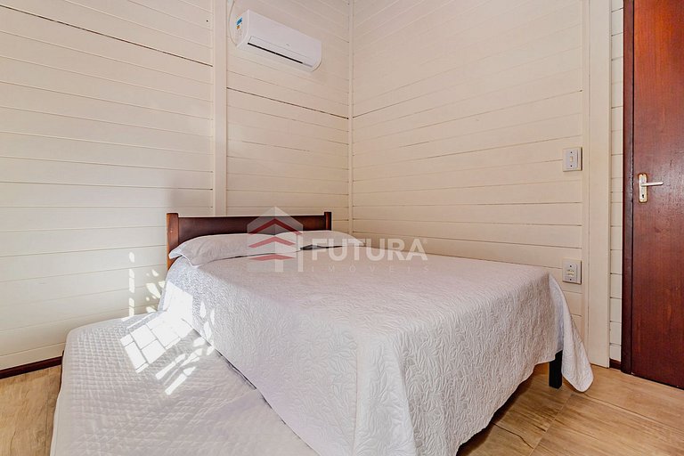 CASA COM 03 DORMITÓRIOS 200 MTS DO MAR - LC138F