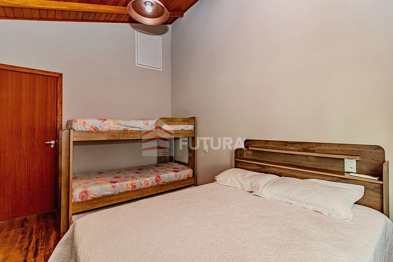 CASA COM 03 DORMITÓRIOS 200 MTS DO MAR - LC138F