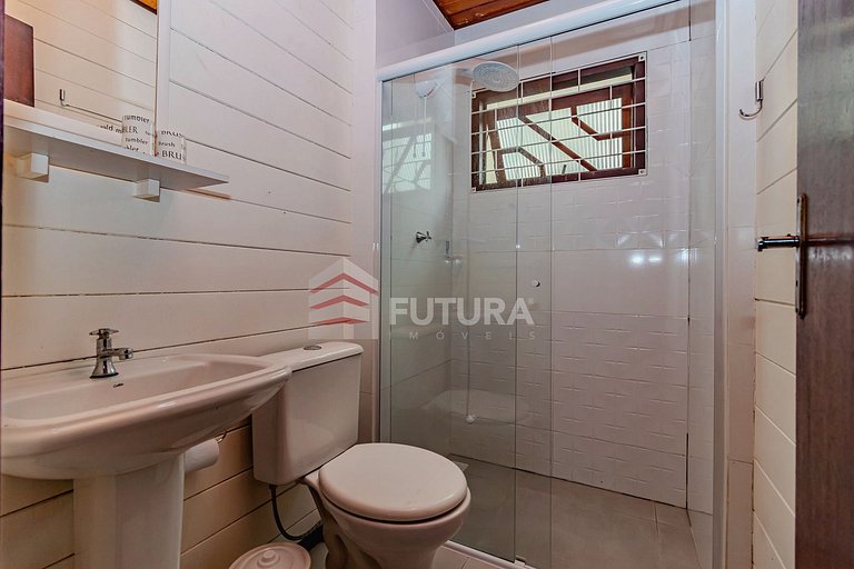 CASA COM 03 DORMITÓRIOS 200 MTS DO MAR - LC138F