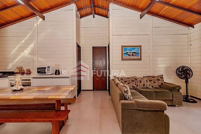 CASA COM 03 DORMITÓRIOS 200 MTS DO MAR - LC138F