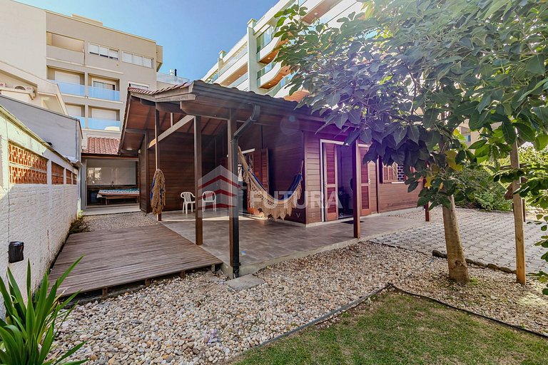 CASA COM 03 DORMITÓRIOS 200 MTS DO MAR - LC138F